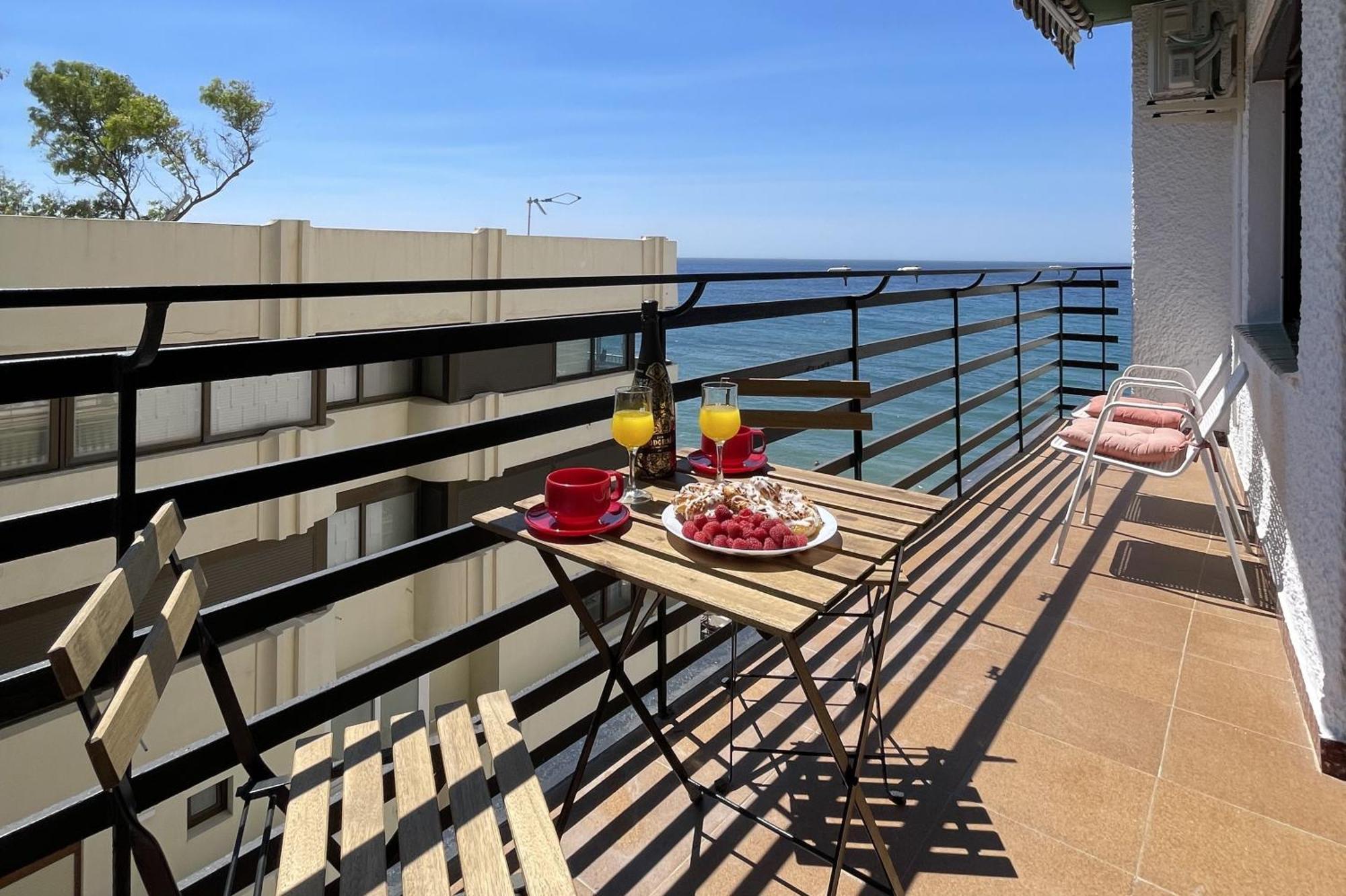 Mediterraneo 508. Fantastic Studio On The Beachfront With Sea Views. Марбелья Экстерьер фото