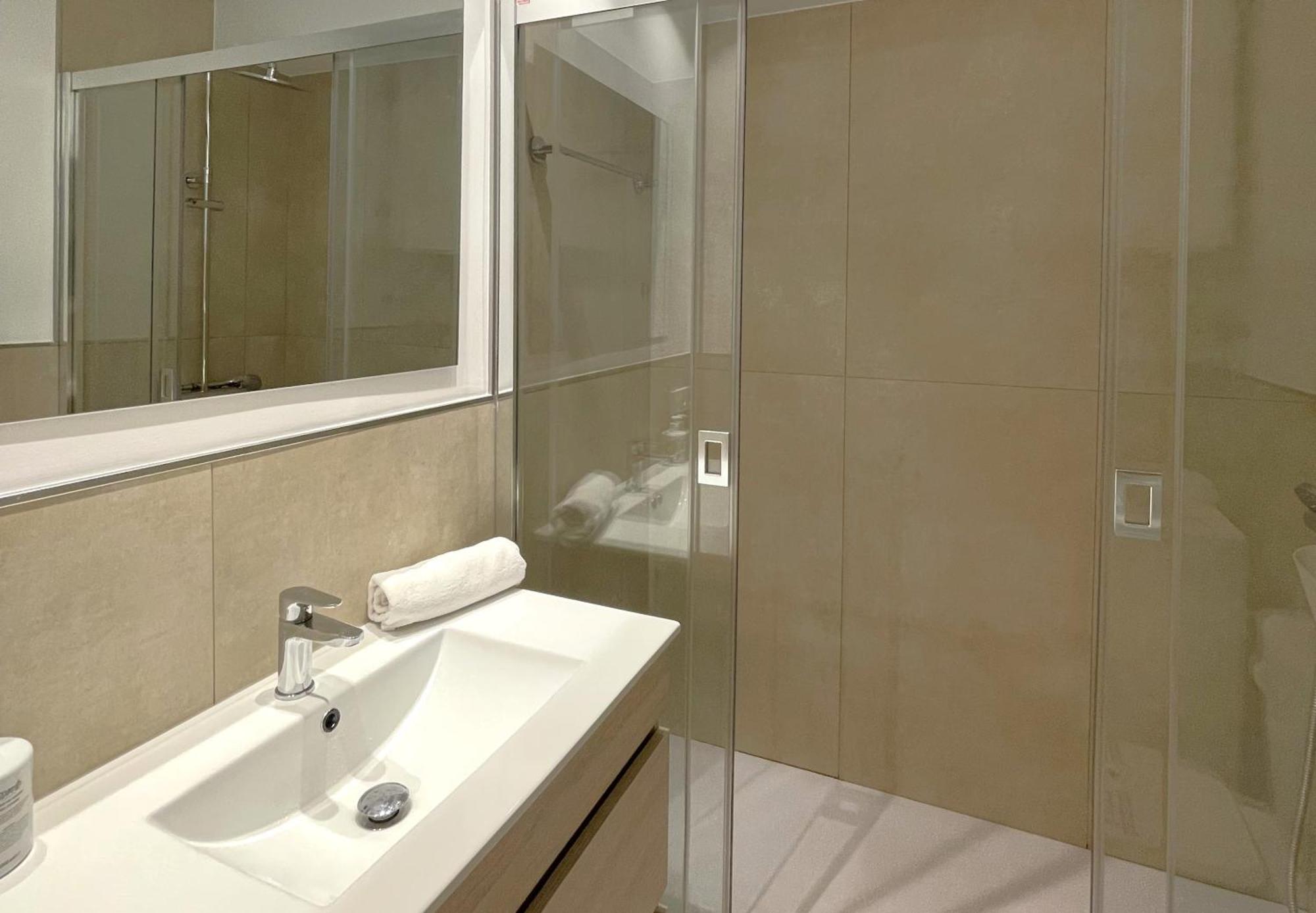 Mediterraneo 508. Fantastic Studio On The Beachfront With Sea Views. Марбелья Экстерьер фото